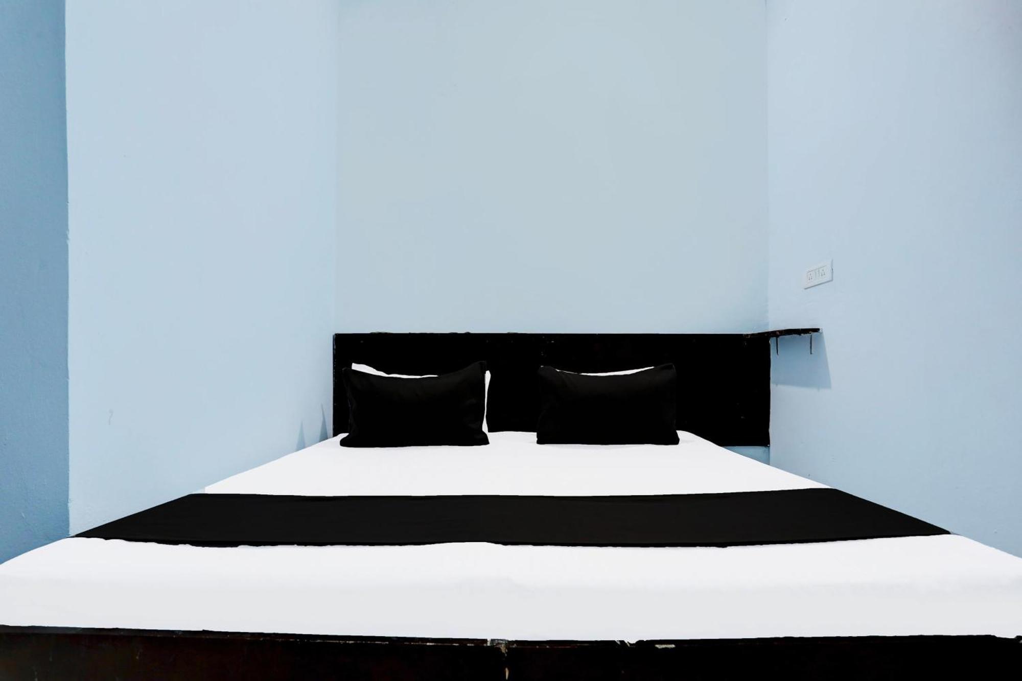Spot On New Diamond Guest House Rudrapur Экстерьер фото