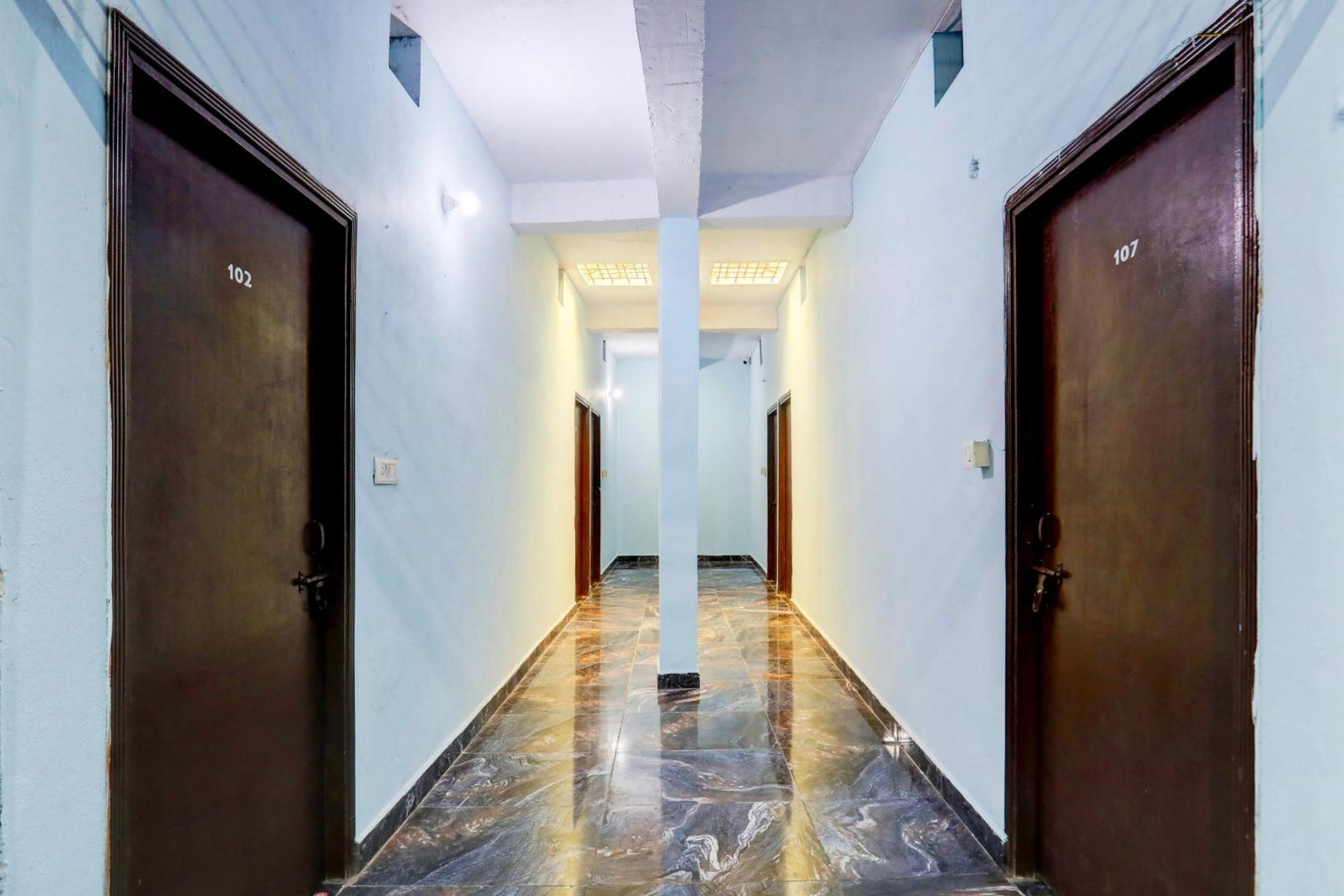 Spot On New Diamond Guest House Rudrapur Экстерьер фото