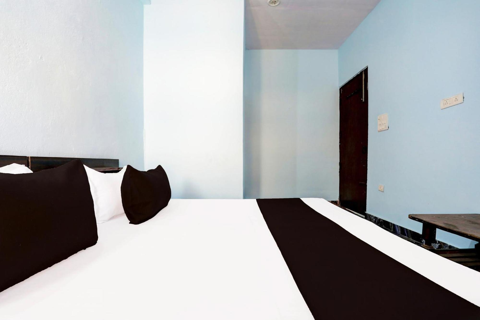 Spot On New Diamond Guest House Rudrapur Экстерьер фото