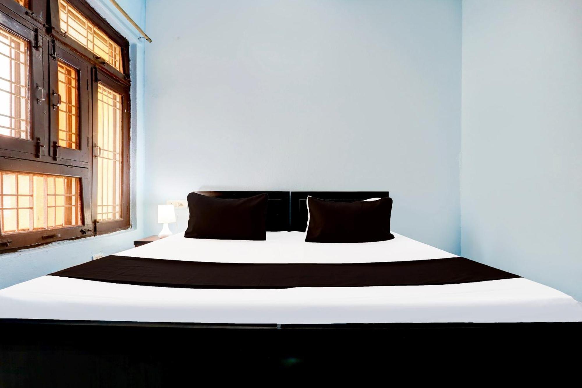 Spot On New Diamond Guest House Rudrapur Экстерьер фото