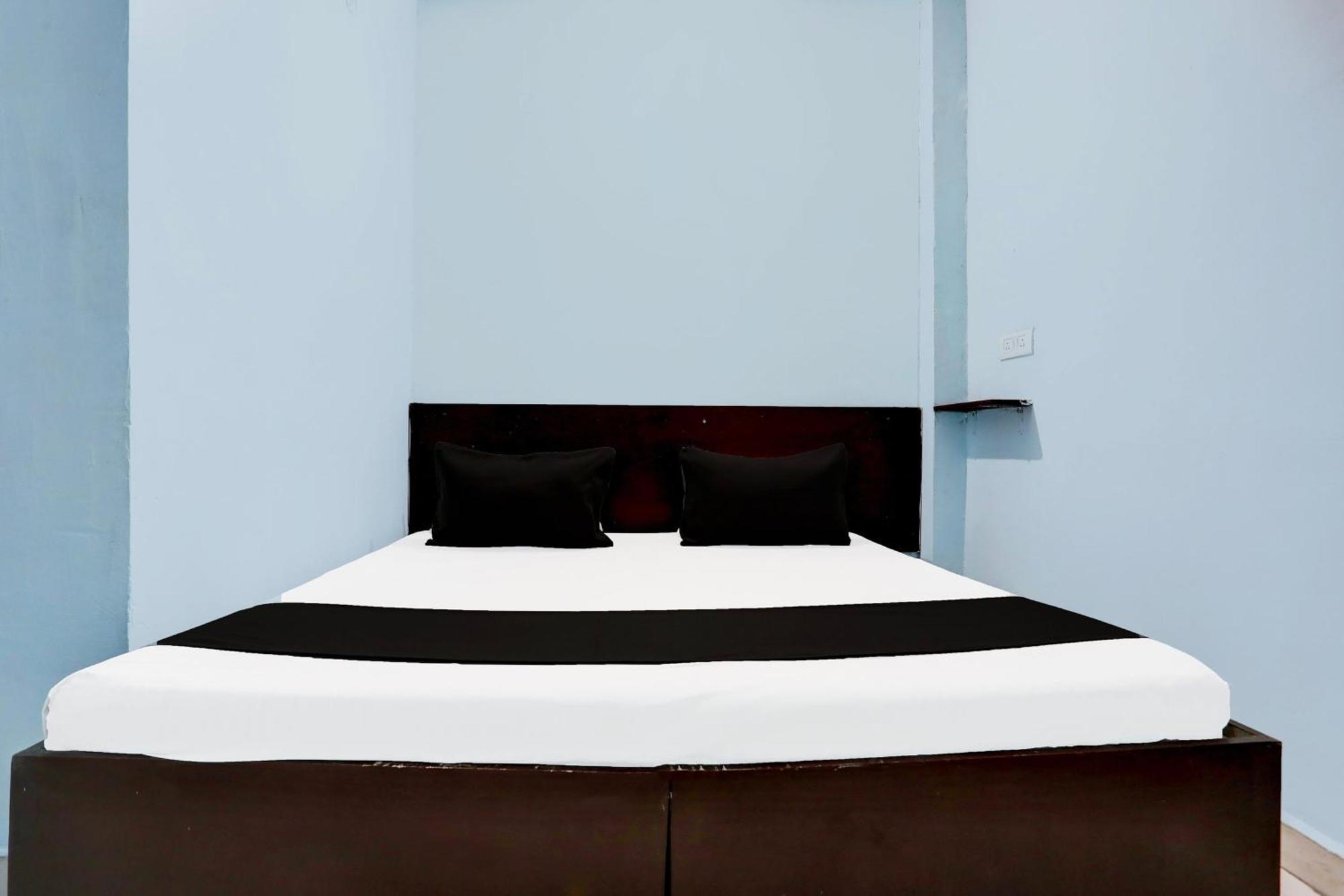 Spot On New Diamond Guest House Rudrapur Экстерьер фото
