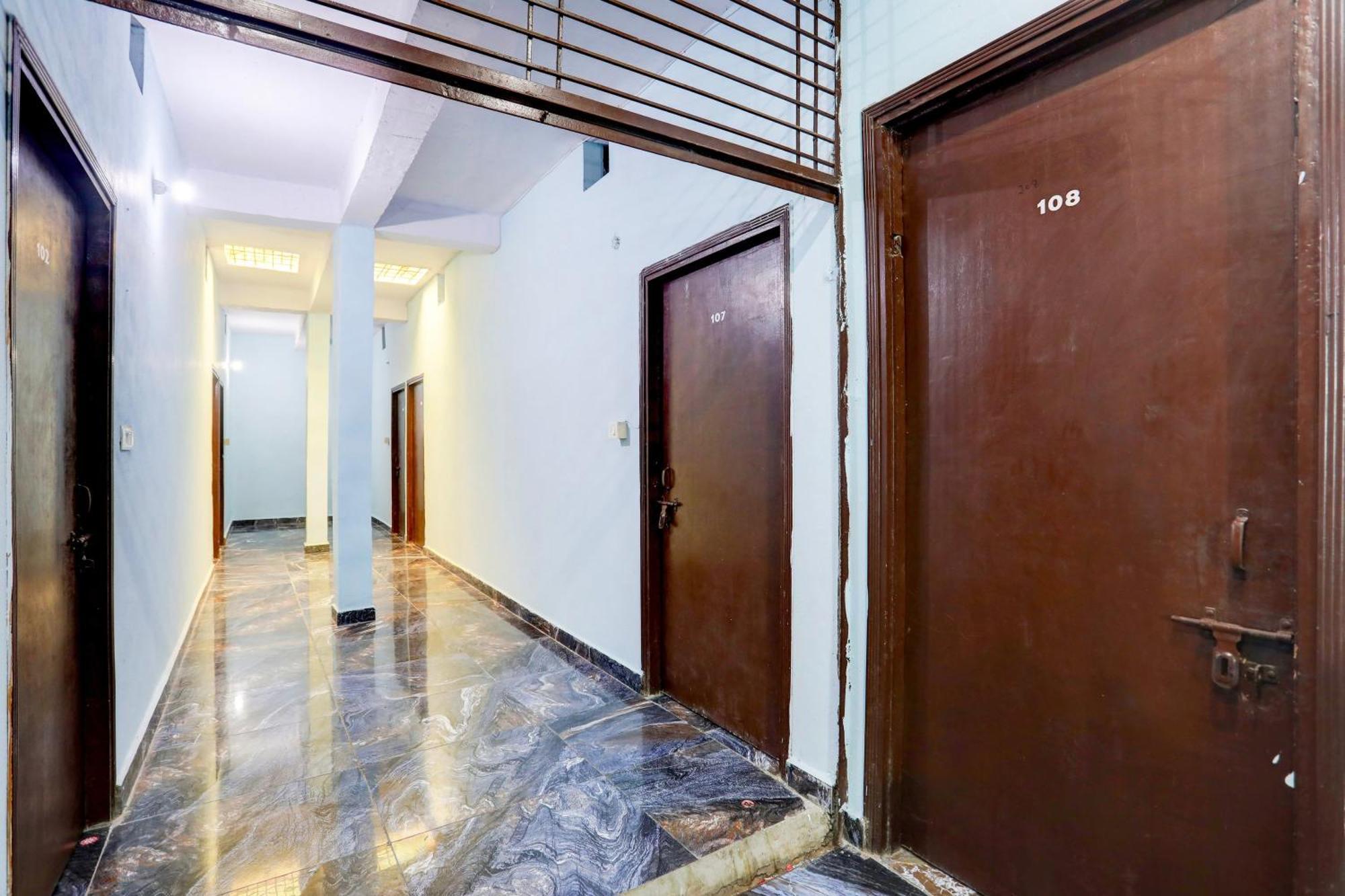 Spot On New Diamond Guest House Rudrapur Экстерьер фото
