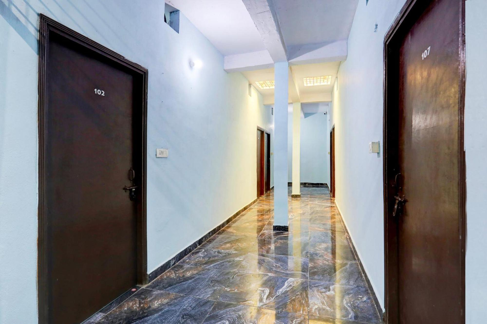 Spot On New Diamond Guest House Rudrapur Экстерьер фото
